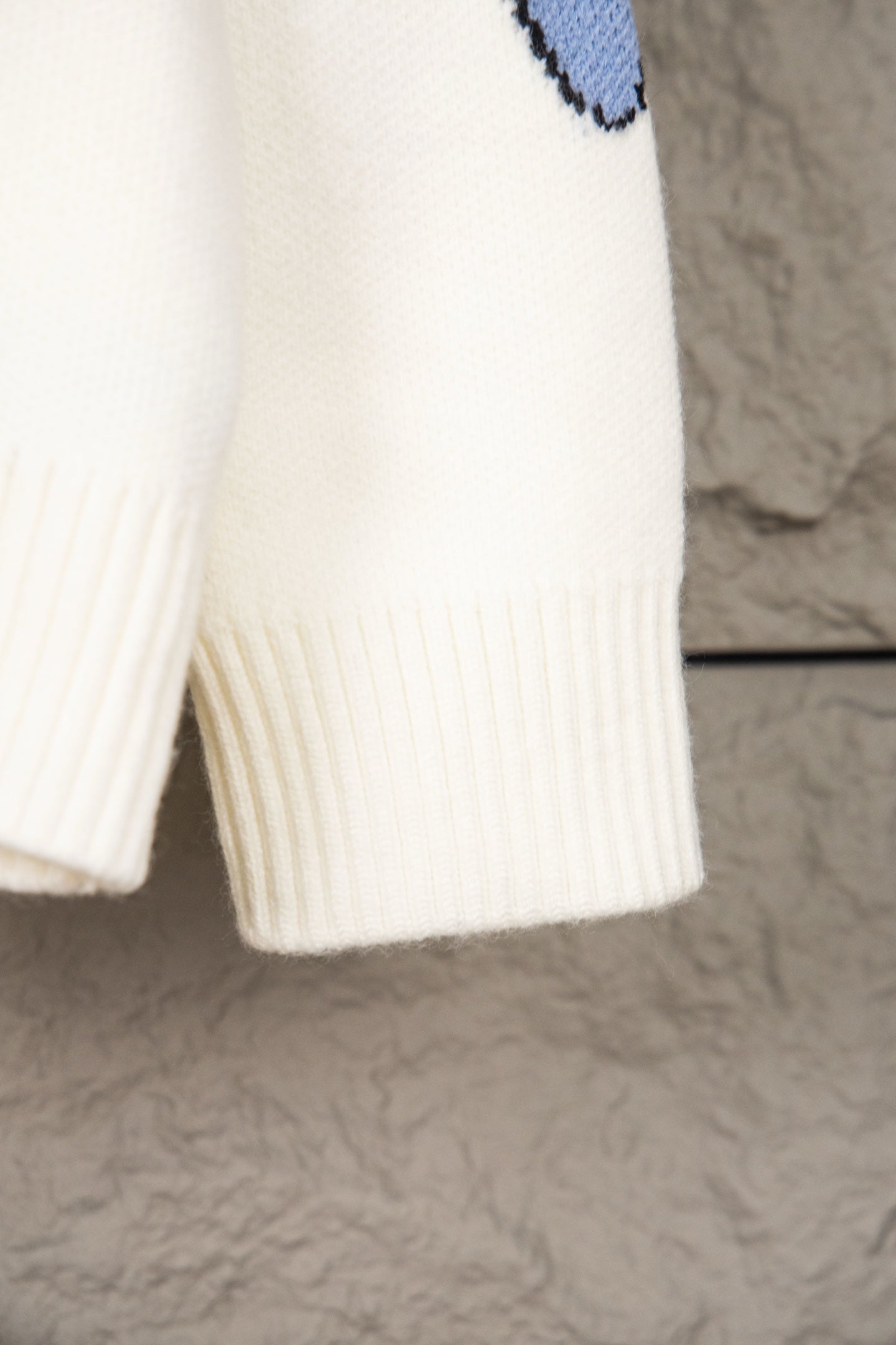 Retro atmosphere round neck autumn and winter loose and lazy feeling thick unisex sweater P205-White