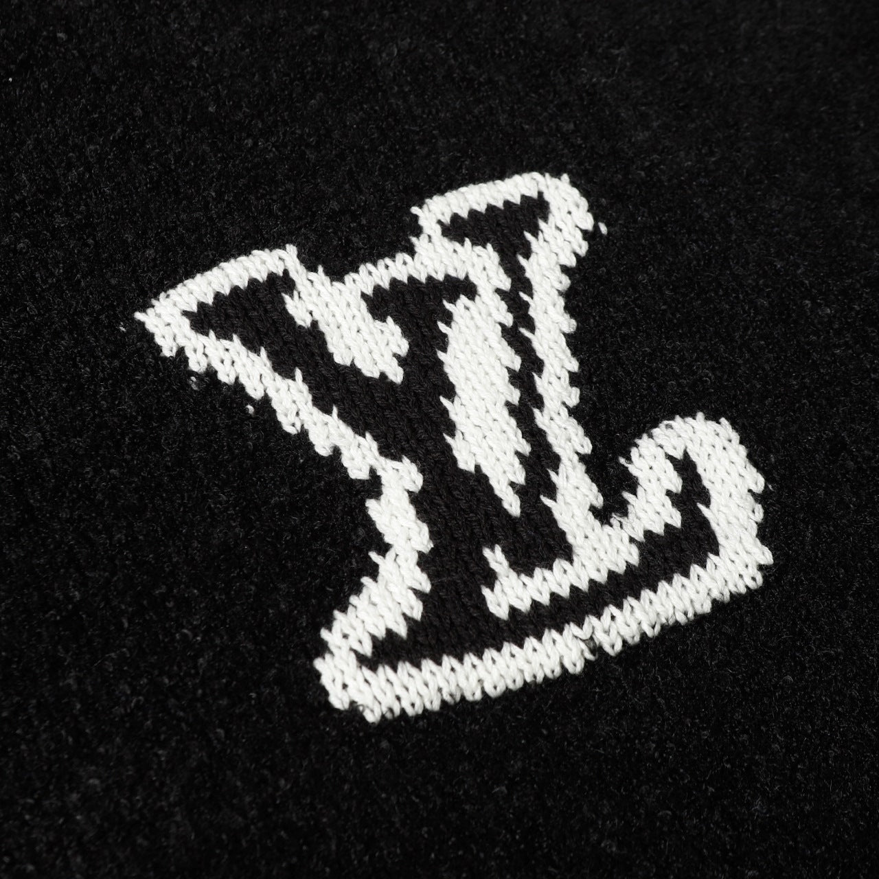 Retro atmosphere round neck autumn and winter loose and lazy feeling thick unisex sweater M813-Black