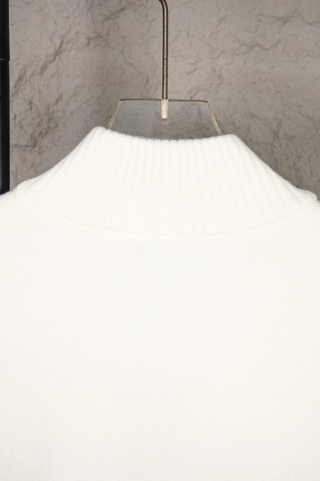 Retro atmosphere round neck autumn and winter loose and lazy feeling thick unisex sweater P205-White