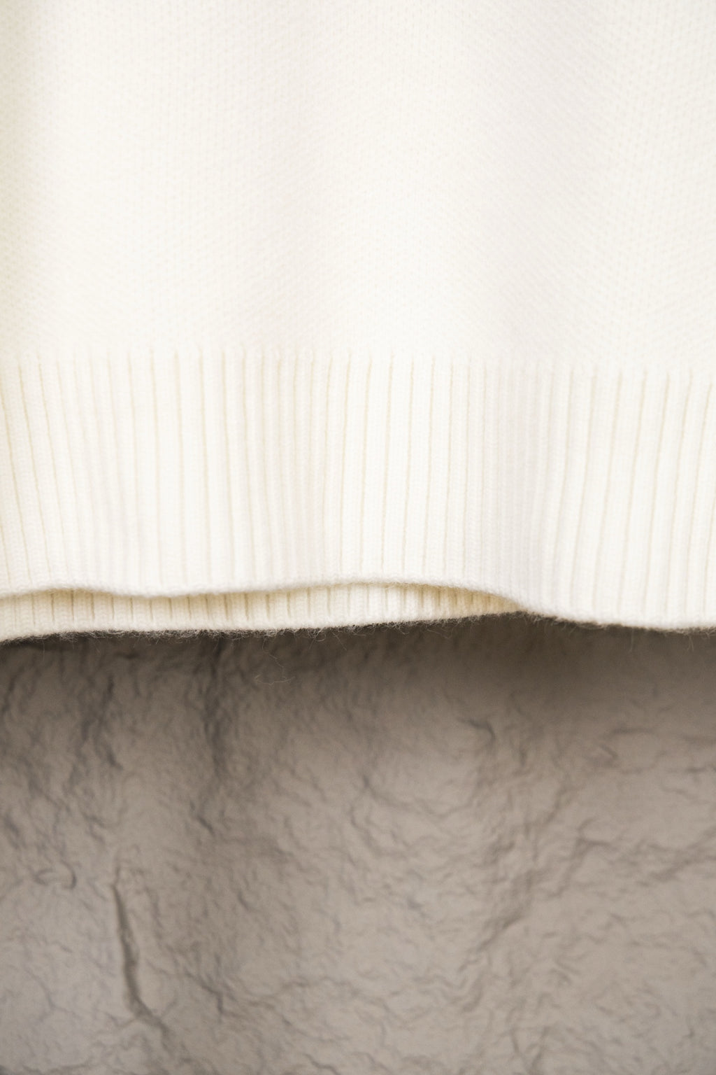 Retro atmosphere round neck autumn and winter loose and lazy feeling thick unisex sweater P205-White