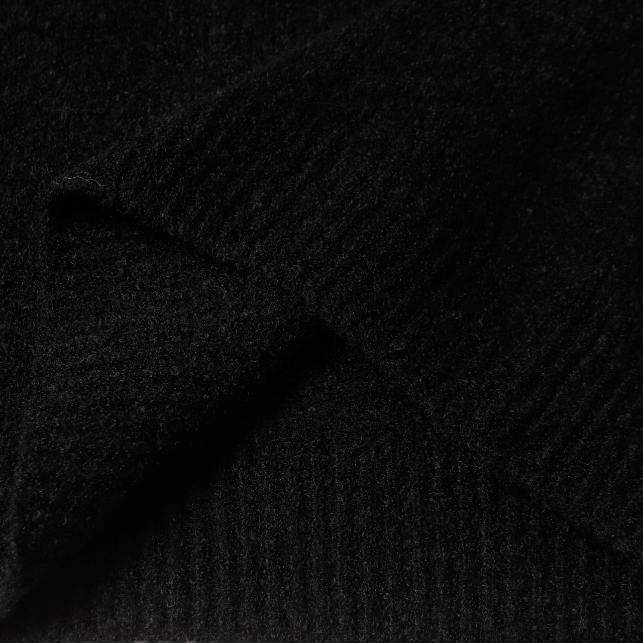 Retro atmosphere round neck autumn and winter loose and lazy feeling thick unisex sweater M813-Black