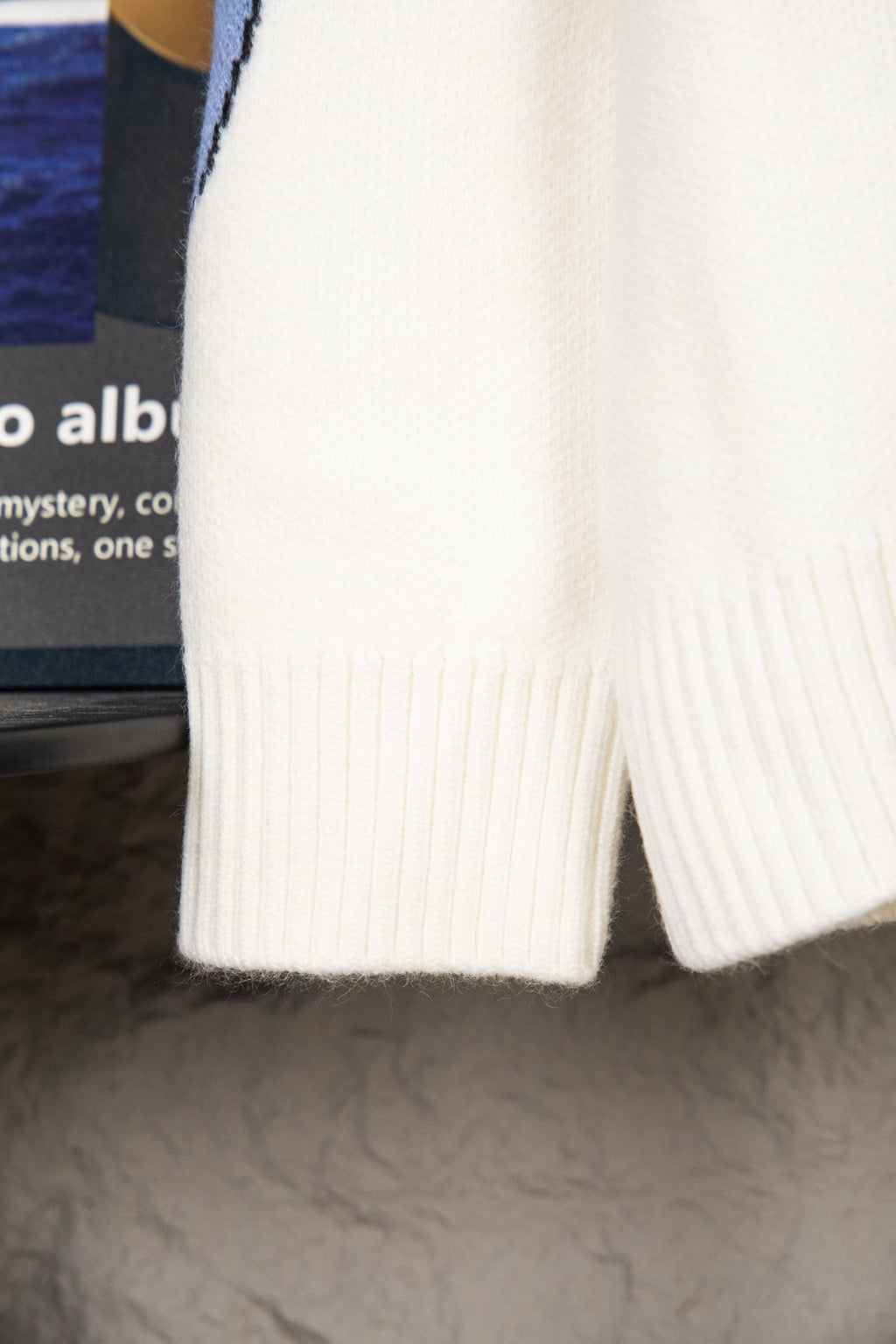 Retro atmosphere round neck autumn and winter loose and lazy feeling thick unisex sweater P205-White