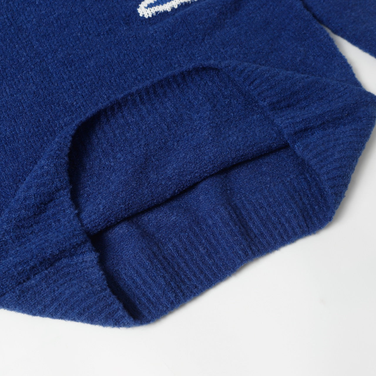 Retro atmosphere round neck autumn and winter loose and lazy feeling thick unisex sweater M812-Blue