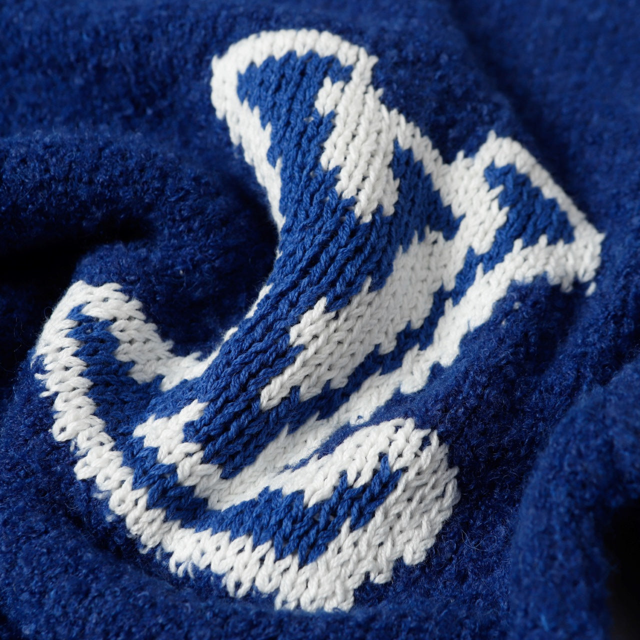 Retro atmosphere round neck autumn and winter loose and lazy feeling thick unisex sweater M812-Blue