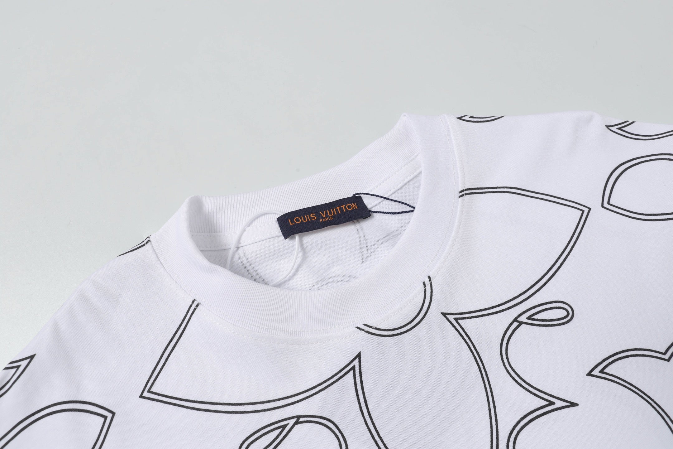 White fashion T-shirt 662