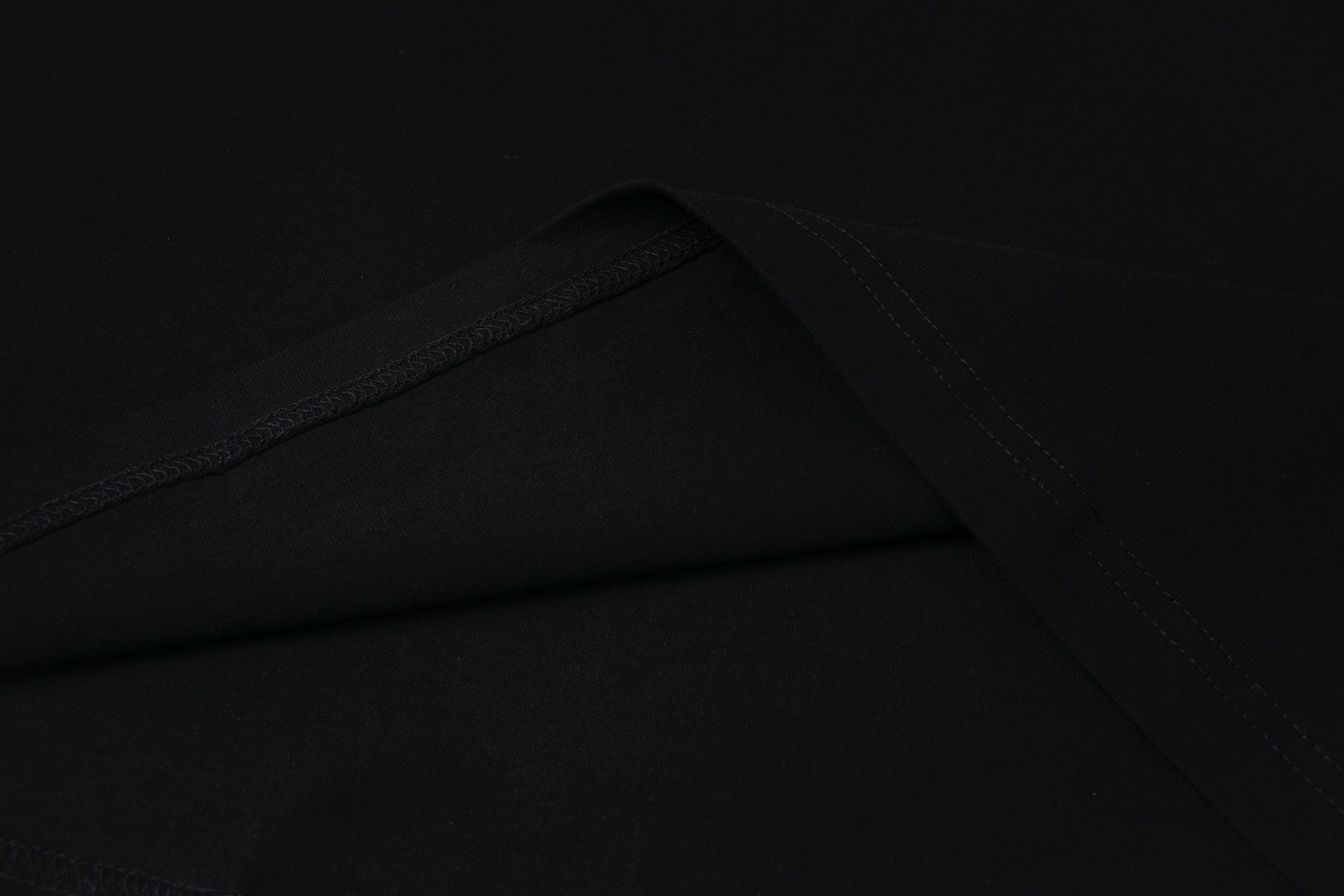 Rivet inlaid with concave silicone reflective T-shirt